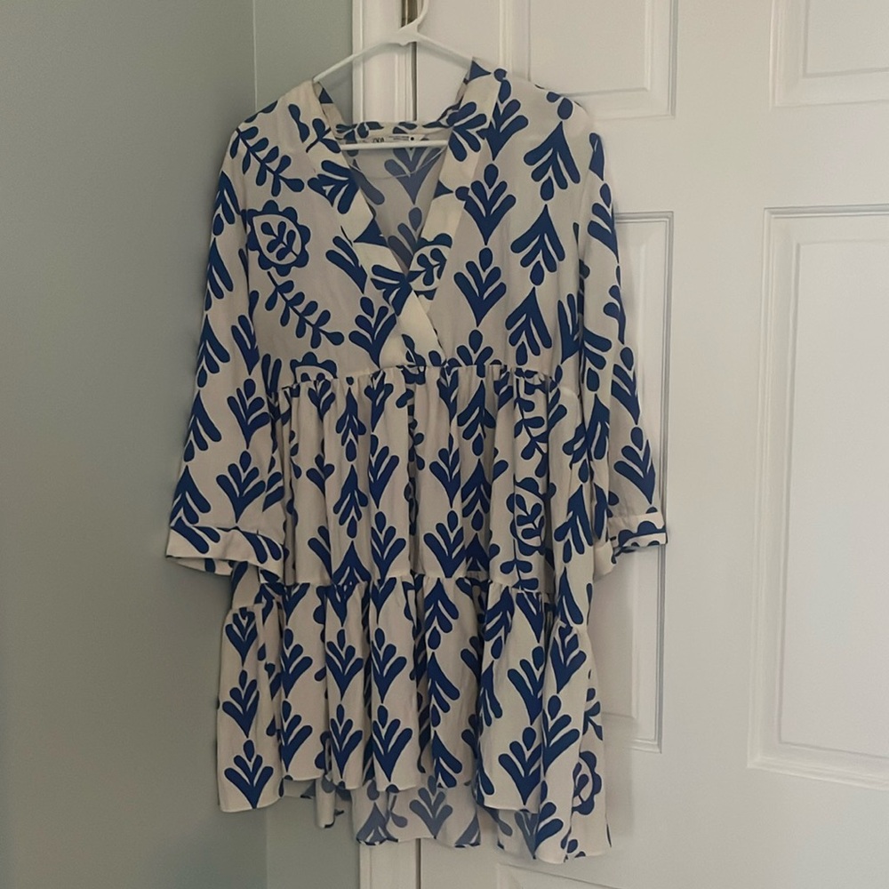 Zara blue and white mini v neck swing dress with sleeves